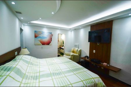 Casa à venda com 460m², 4 quartos e 4 vagas Casa à venda com 460m², 4 quartos e 4 vagasSuíte