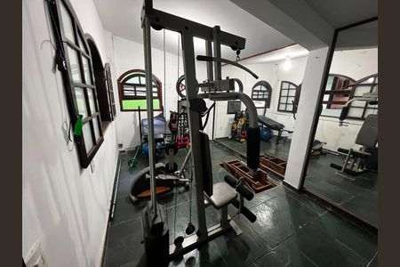 Casa à venda com 460m², 4 quartos e 4 vagas Casa à venda com 460m², 4 quartos e 4 vagasAcademia