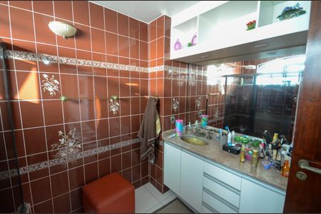 Casa à venda com 460m², 4 quartos e 4 vagas Casa à venda com 460m², 4 quartos e 4 vagasBanheiro Social