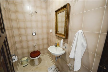 Casa à venda com 460m², 4 quartos e 4 vagas Casa à venda com 460m², 4 quartos e 4 vagasLavabo