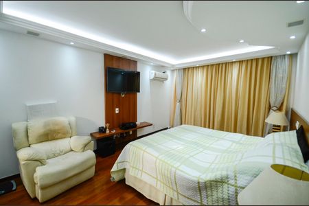 Casa à venda com 460m², 4 quartos e 4 vagas Casa à venda com 460m², 4 quartos e 4 vagasSuíte