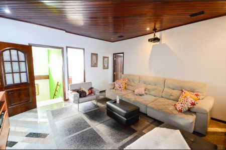 Casa à venda com 460m², 4 quartos e 4 vagas Casa à venda com 460m², 4 quartos e 4 vagasTerraço