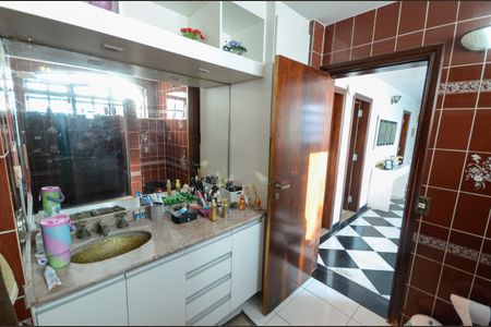 Casa à venda com 460m², 4 quartos e 4 vagas Casa à venda com 460m², 4 quartos e 4 vagasBanheiro Social