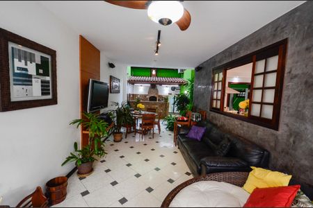 Casa à venda com 460m², 4 quartos e 4 vagas Casa à venda com 460m², 4 quartos e 4 vagasÁrea gourmet