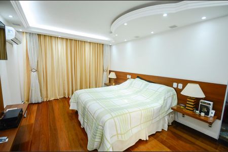 Casa à venda com 460m², 4 quartos e 4 vagas Casa à venda com 460m², 4 quartos e 4 vagasSuíte