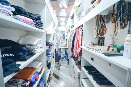 Casa à venda com 460m², 4 quartos e 4 vagas Casa à venda com 460m², 4 quartos e 4 vagasCloset da suíte