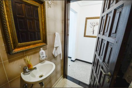 Casa à venda com 460m², 4 quartos e 4 vagas Casa à venda com 460m², 4 quartos e 4 vagasLavabo