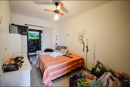 Casa à venda com 460m², 4 quartos e 4 vagas Casa à venda com 460m², 4 quartos e 4 vagasQuarto 1