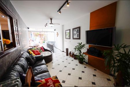 Casa à venda com 460m², 4 quartos e 4 vagas Casa à venda com 460m², 4 quartos e 4 vagasÁrea gourmet