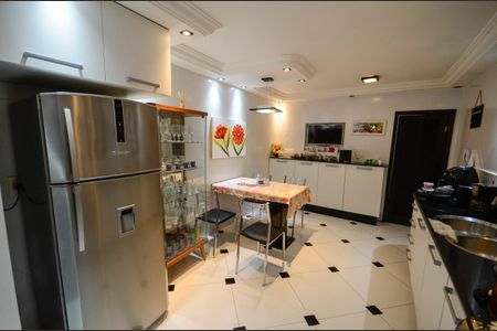 Casa à venda com 460m², 4 quartos e 4 vagas Casa à venda com 460m², 4 quartos e 4 vagasCozinha