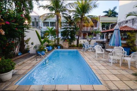 Casa à venda com 460m², 4 quartos e 4 vagas Casa à venda com 460m², 4 quartos e 4 vagasPiscina