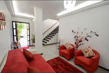 Casa à venda com 460m², 4 quartos e 4 vagas Casa à venda com 460m², 4 quartos e 4 vagasSala