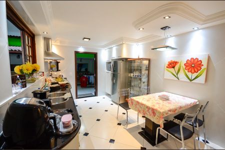 Casa à venda com 460m², 4 quartos e 4 vagas Casa à venda com 460m², 4 quartos e 4 vagasCozinha