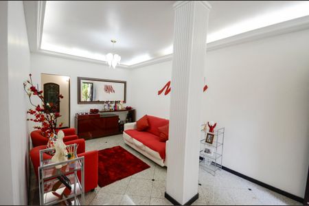 Casa à venda com 460m², 4 quartos e 4 vagas Casa à venda com 460m², 4 quartos e 4 vagasSala