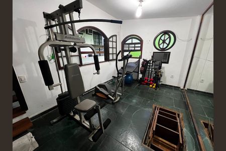 Casa à venda com 460m², 4 quartos e 4 vagas Casa à venda com 460m², 4 quartos e 4 vagasAcademia