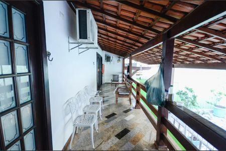 Casa à venda com 460m², 4 quartos e 4 vagas Casa à venda com 460m², 4 quartos e 4 vagasVista da Suíte