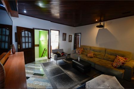 Casa à venda com 460m², 4 quartos e 4 vagas Casa à venda com 460m², 4 quartos e 4 vagasTerraço