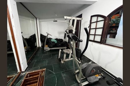 Casa à venda com 460m², 4 quartos e 4 vagas Casa à venda com 460m², 4 quartos e 4 vagasAcademia