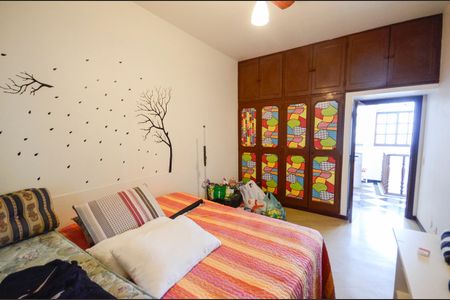 Casa à venda com 460m², 4 quartos e 4 vagas Casa à venda com 460m², 4 quartos e 4 vagasQuarto 1