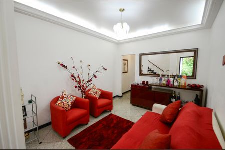 Casa à venda com 460m², 4 quartos e 4 vagas Casa à venda com 460m², 4 quartos e 4 vagasSala