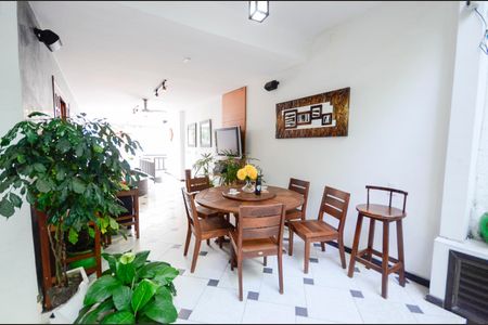 Casa à venda com 460m², 4 quartos e 4 vagas Casa à venda com 460m², 4 quartos e 4 vagasÁrea gourmet