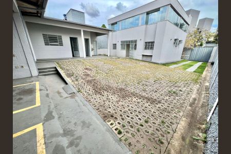 Casa à venda com 420m², 7 quartos e 8 vagasÁrea Externa - Fundos