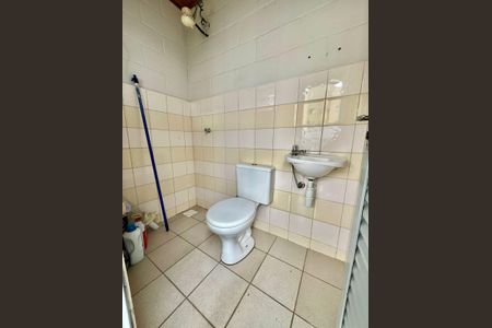 Casa à venda com 420m², 7 quartos e 8 vagasBanheiro de Serviço
