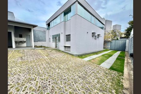 Casa à venda com 420m², 7 quartos e 8 vagasÁrea Externa - Fundos