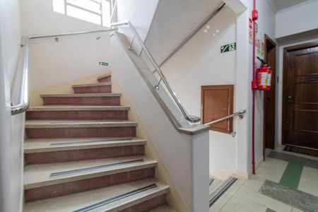 Apartamento à venda com 77m², 2 quartos e sem vagaEscadas