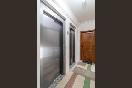 Apartamento à venda com 77m², 2 quartos e sem vagaElevadores