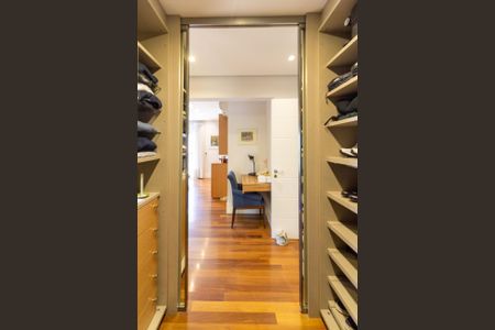 Apartamento à venda com 345m², 3 quartos e 5 vagasCloset  Suíte 3dormi