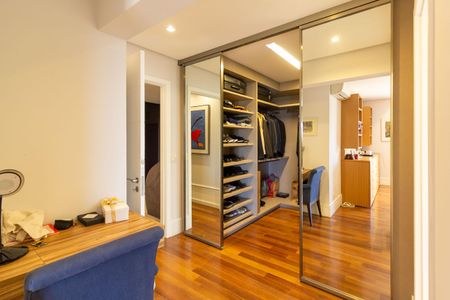 Apartamento à venda com 345m², 3 quartos e 5 vagasCloset  Suíte 3