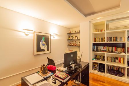 Apartamento à venda com 345m², 3 quartos e 5 vagasEscritório 2