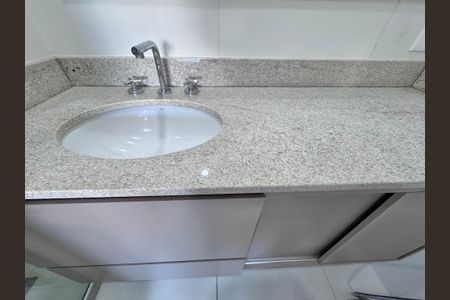 Apartamento à venda com 80m², 2 quartos e 1 vagaSuíte - Banheiro