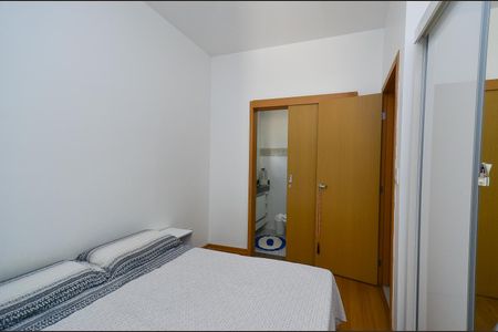 Apartamento à venda com 70m², 3 quartos e 2 vagas Apartamento à venda com 70m², 3 quartos e 2 vagasSuíte
