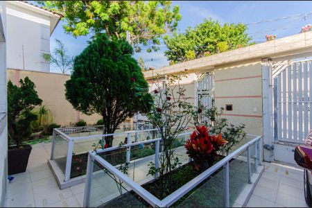 Casa à venda com 192m², 4 quartos e 5 vagas Casa à venda com 192m², 4 quartos e 5 vagasEntrada