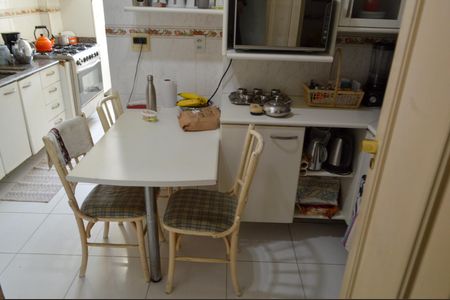 Apartamento à venda com 124m², 3 quartos e 2 vagasCozinha