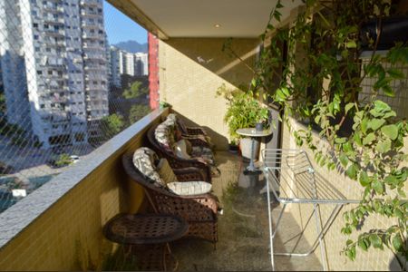 Apartamento à venda com 124m², 3 quartos e 2 vagasVaranda