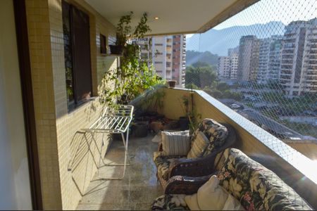 Apartamento à venda com 124m², 3 quartos e 2 vagasVaranda