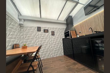 Casa de condomínio à venda com 70m², 2 quartos e 1 vagaÁrea de Serviço e churrasqueira