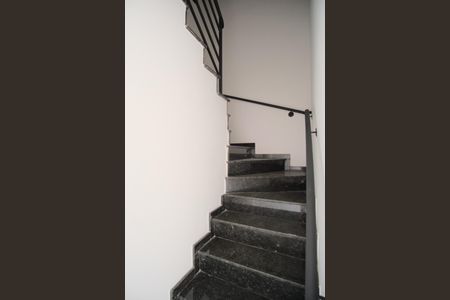 Casa à venda com 134m², 3 quartos e 3 vagasEscada