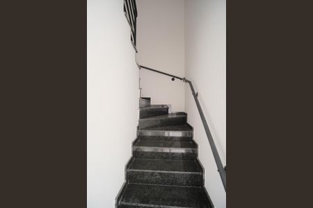 Casa à venda com 134m², 3 quartos e 3 vagasEscada