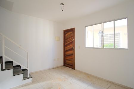 Casa de condomínio à venda com 58m², 2 quartos e 1 vagaSala