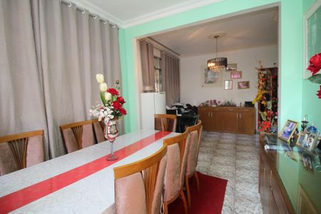 Casa à venda com 180m², 3 quartos e 3 vagasSala