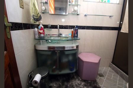 Casa à venda com 180m², 3 quartos e 3 vagasBanheiro 2