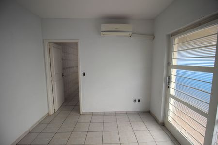 Casa para alugar com 190m², 2 quartos e 3 vagasSala