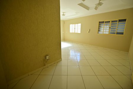 Casa para alugar com 285m², 3 quartos e 3 vagasSala