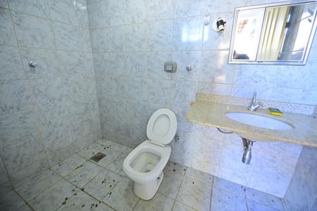 Casa para alugar com 285m², 3 quartos e 3 vagasBanheiro de Serviço