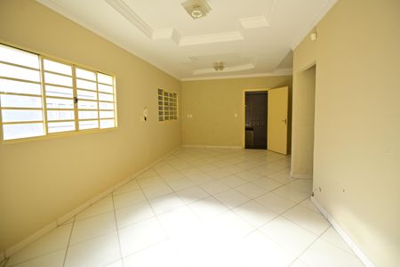 Casa para alugar com 285m², 3 quartos e 3 vagasSala