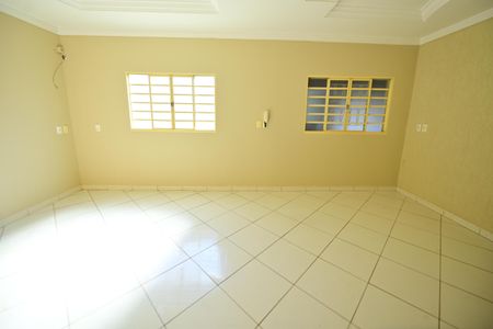 Casa para alugar com 285m², 3 quartos e 3 vagasSala